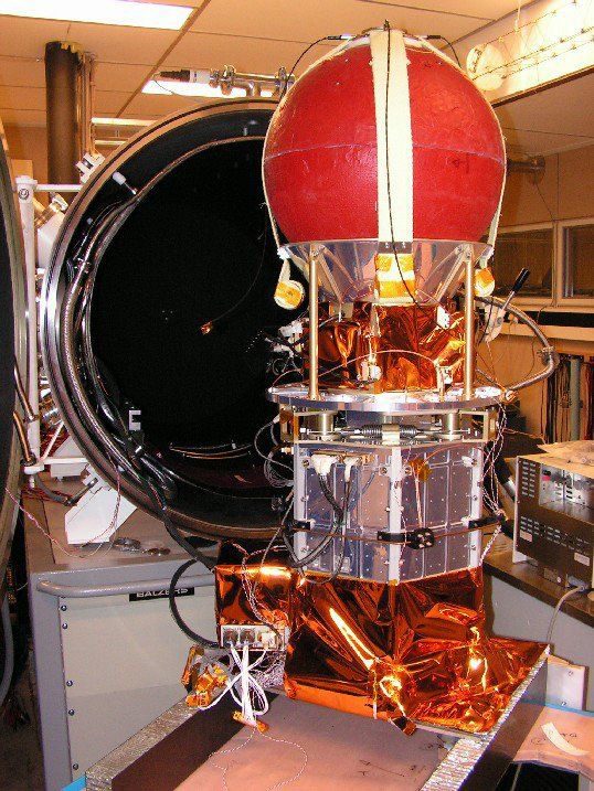 Integration of the YES2 satellite